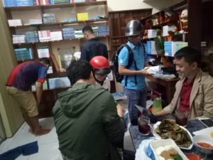 Khách hàng cửa hàng y khoa tây nguyên - chuyên cung cấp sách y và thiết bị y tế