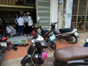 Khách hàng cửa hàng y khoa tây nguyên - chuyên cung cấp sách y và thiết bị y tế