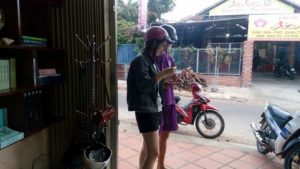 Khách hàng cửa hàng y khoa tây nguyên - chuyên cung cấp sách y và thiết bị y tế