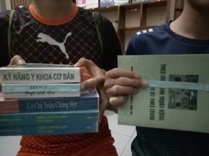 Khách hàng cửa hàng y khoa tây nguyên - chuyên cung cấp sách y và thiết bị y tế